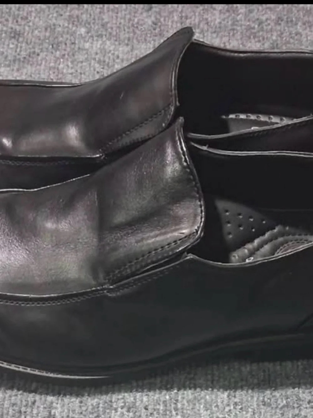 Croft & Barrow men's loafers feature the brand's 